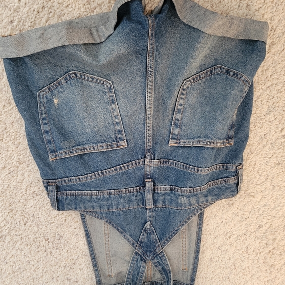 H&M distressed denim shorts overalls - Picture 2 of 3